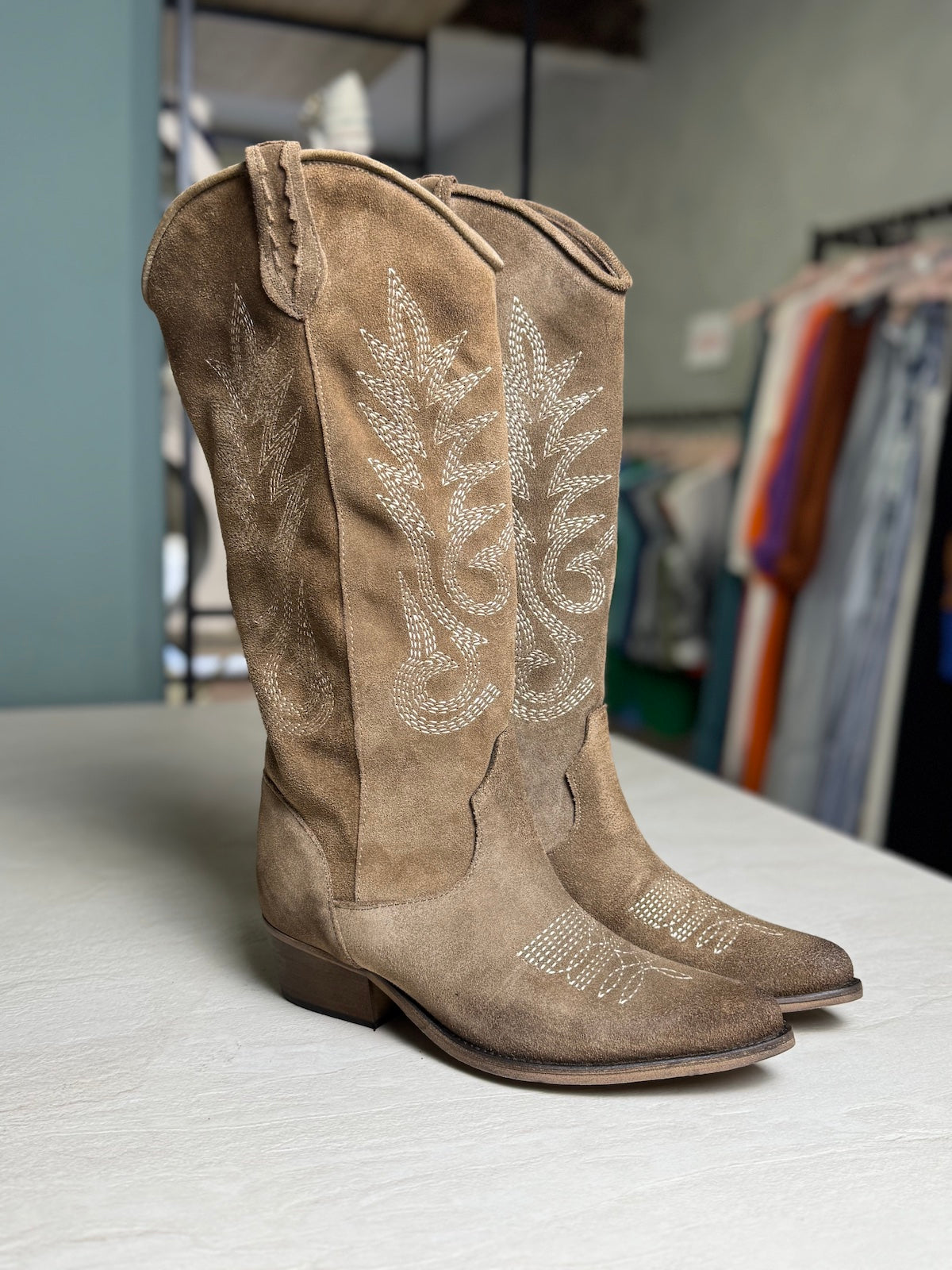 TEXANO CAMOSCIO CON RICAMO