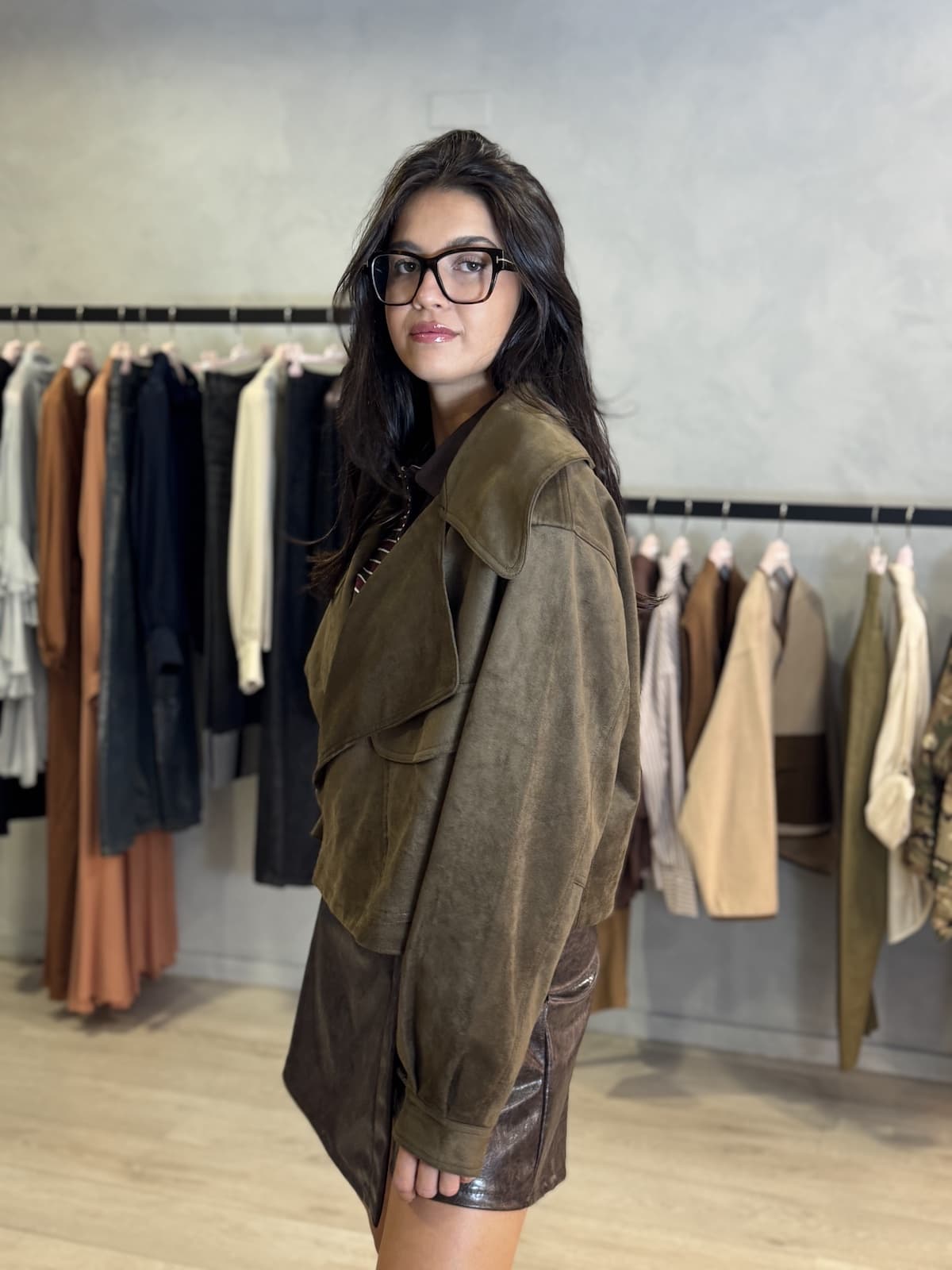 TRENCH CROP IN SUEDE VERDE