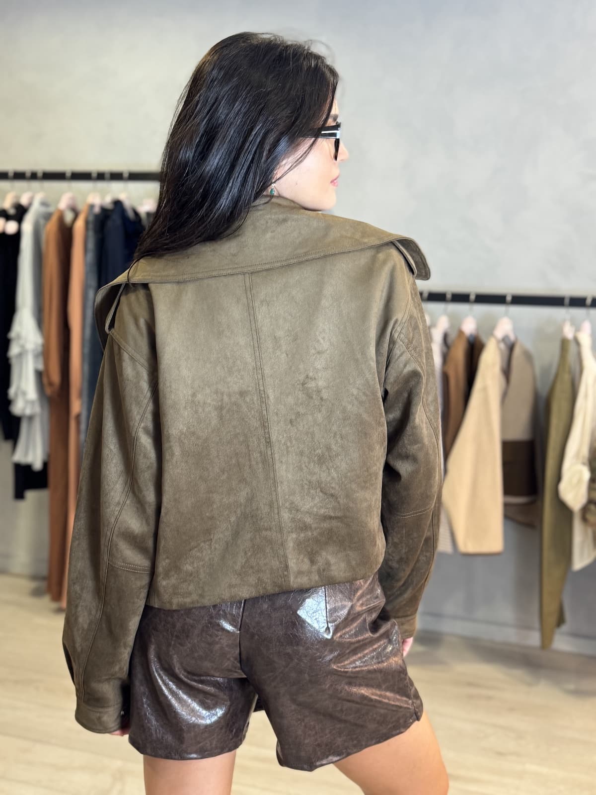 TRENCH CROP IN SUEDE VERDE