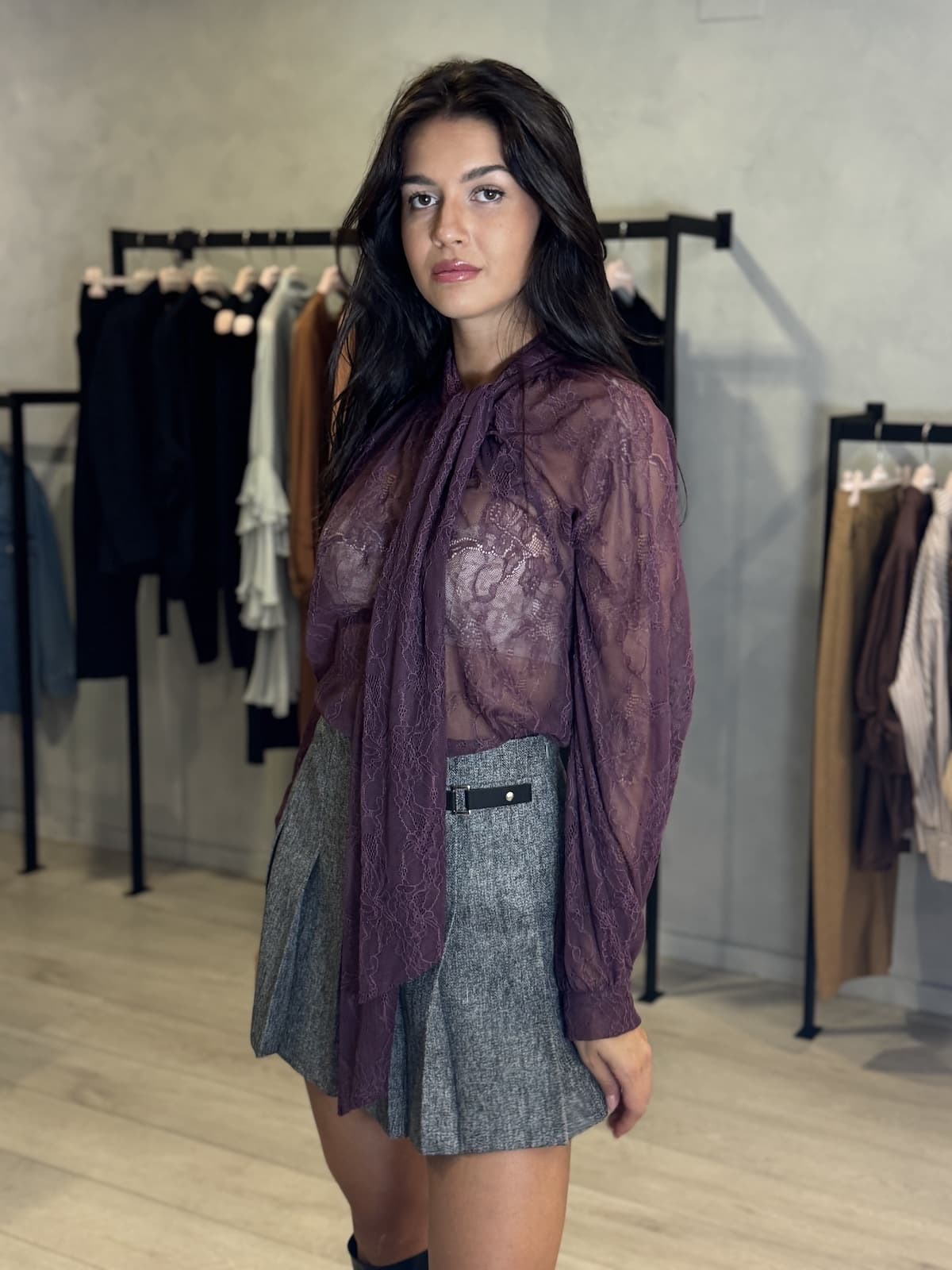 BLUSA IN PIZZO LACCIO COLLO