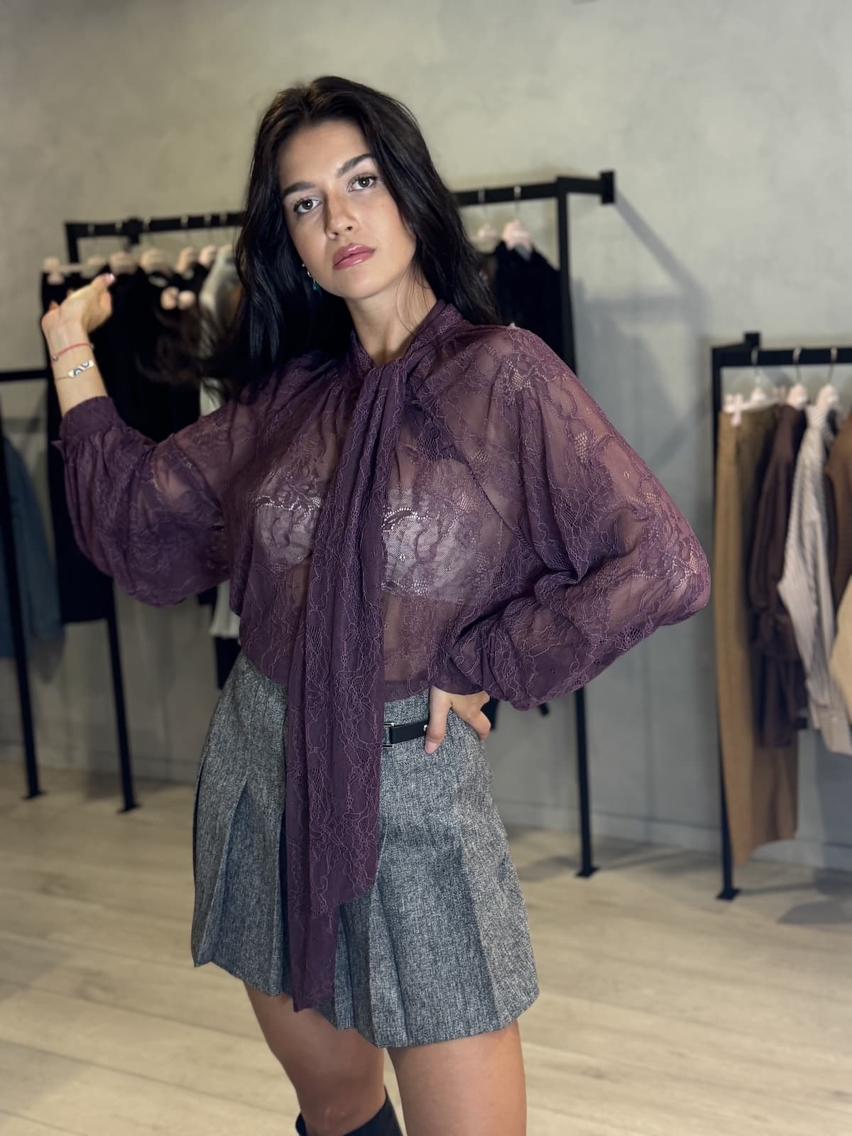 BLUSA IN PIZZO LACCIO COLLO