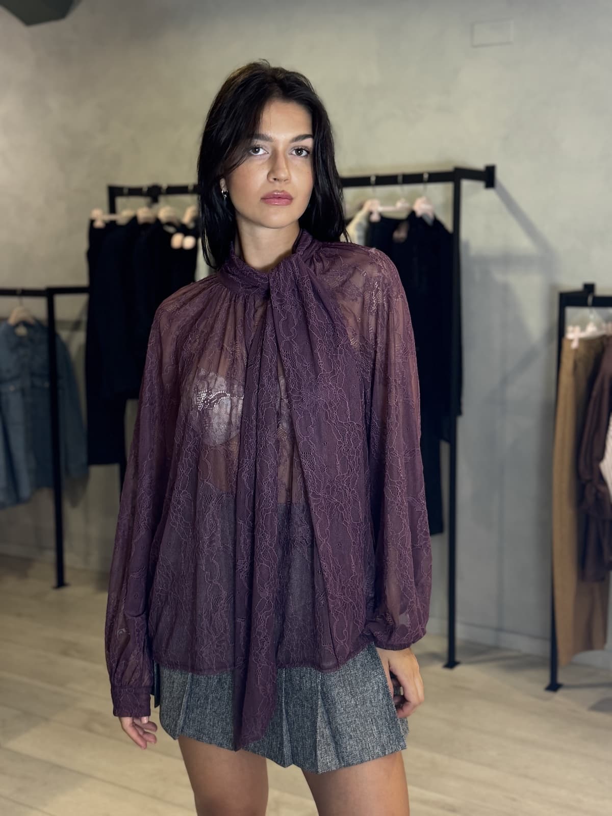 BLUSA IN PIZZO LACCIO COLLO