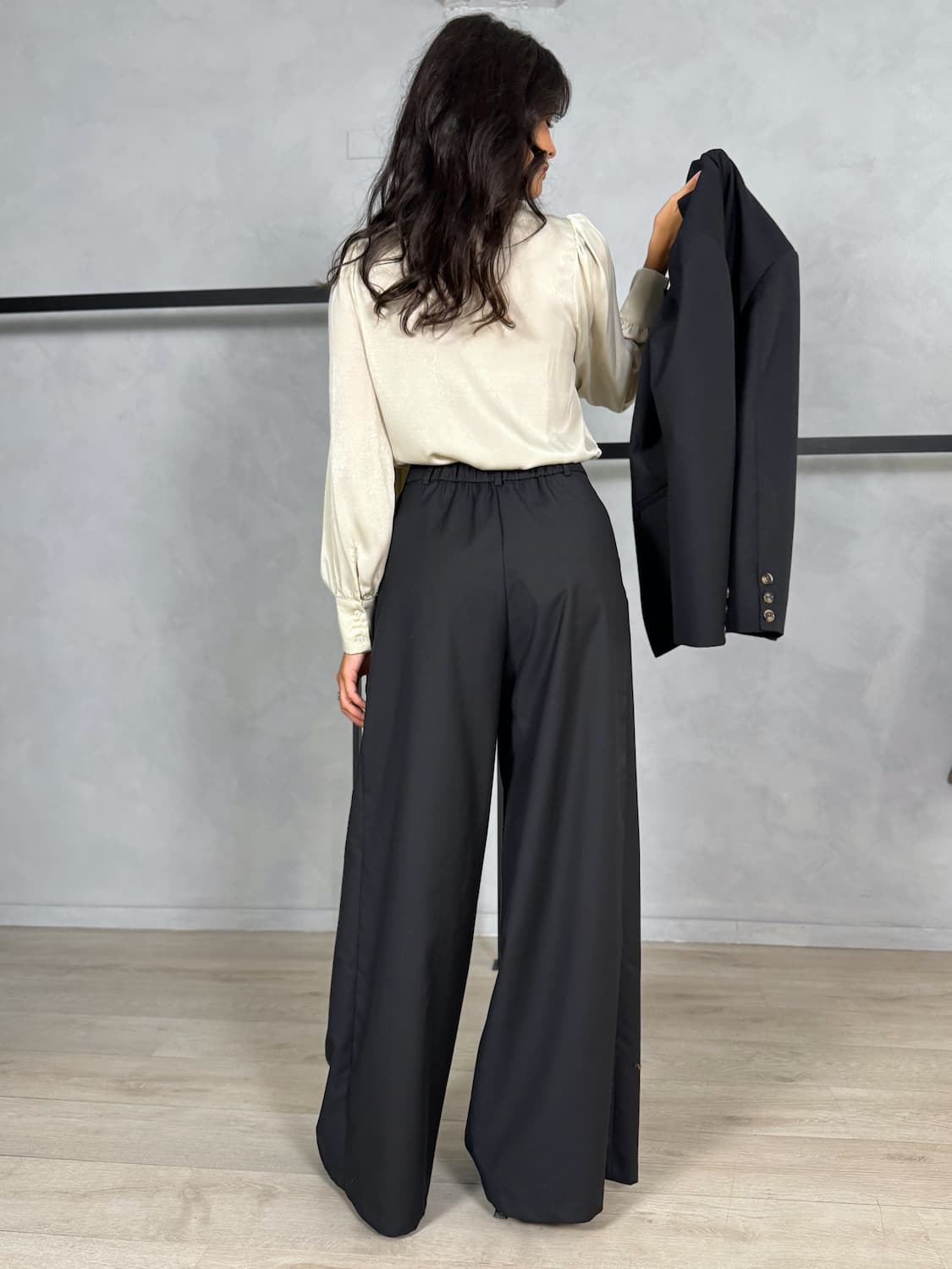 PANTALONE AMPIO CON PENCE