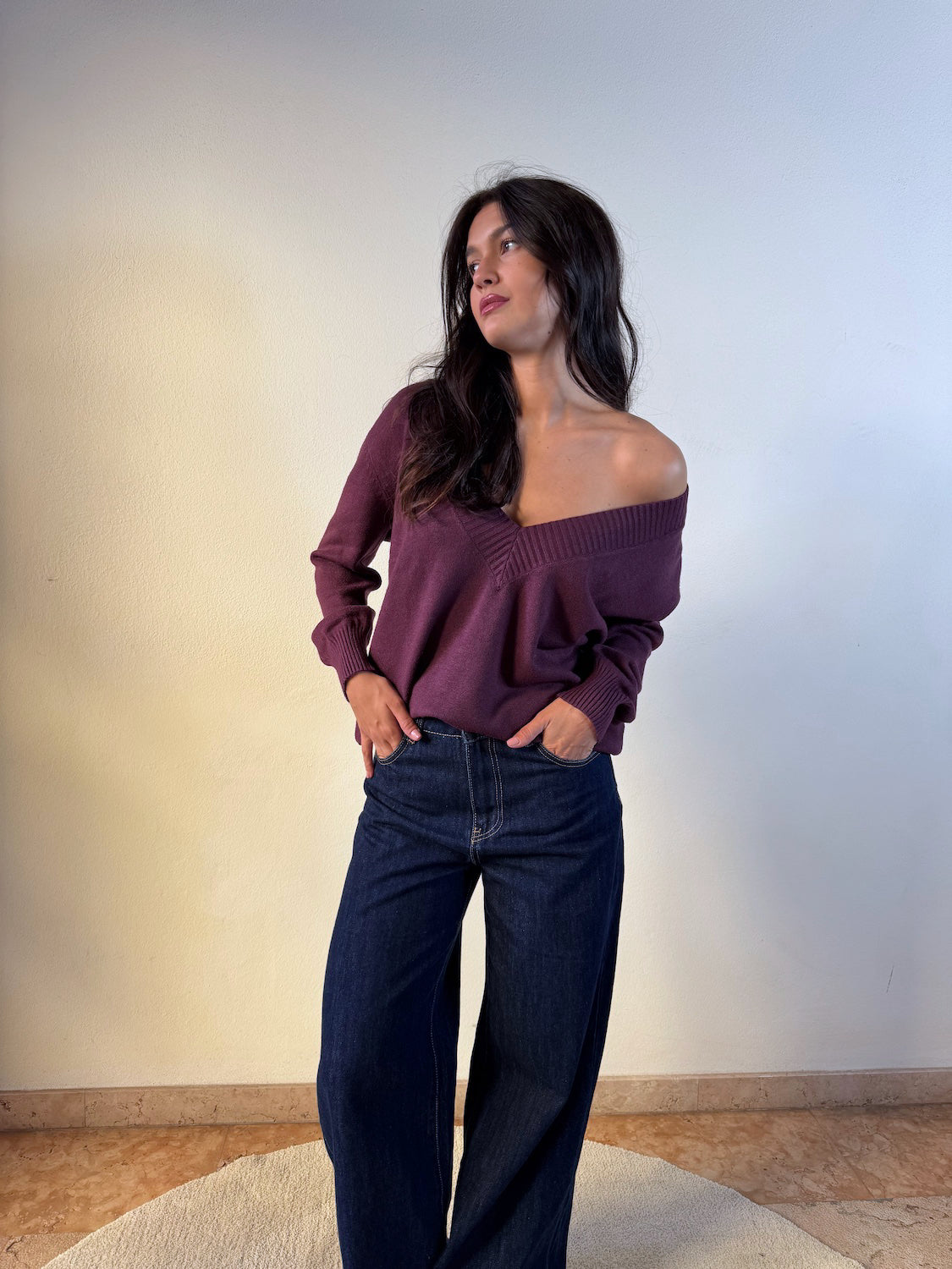 MAGLIONE CON SCOLLO A V