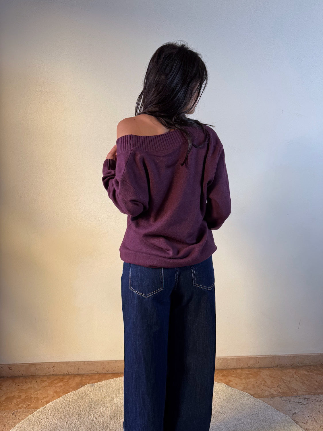 MAGLIONE CON SCOLLO A V