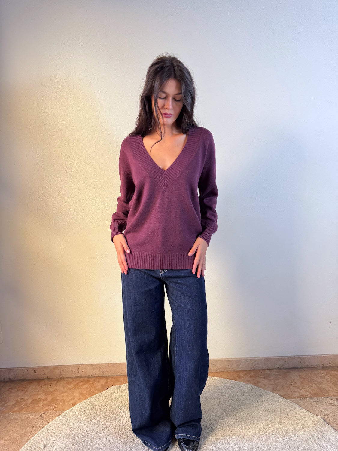 MAGLIONE CON SCOLLO A V