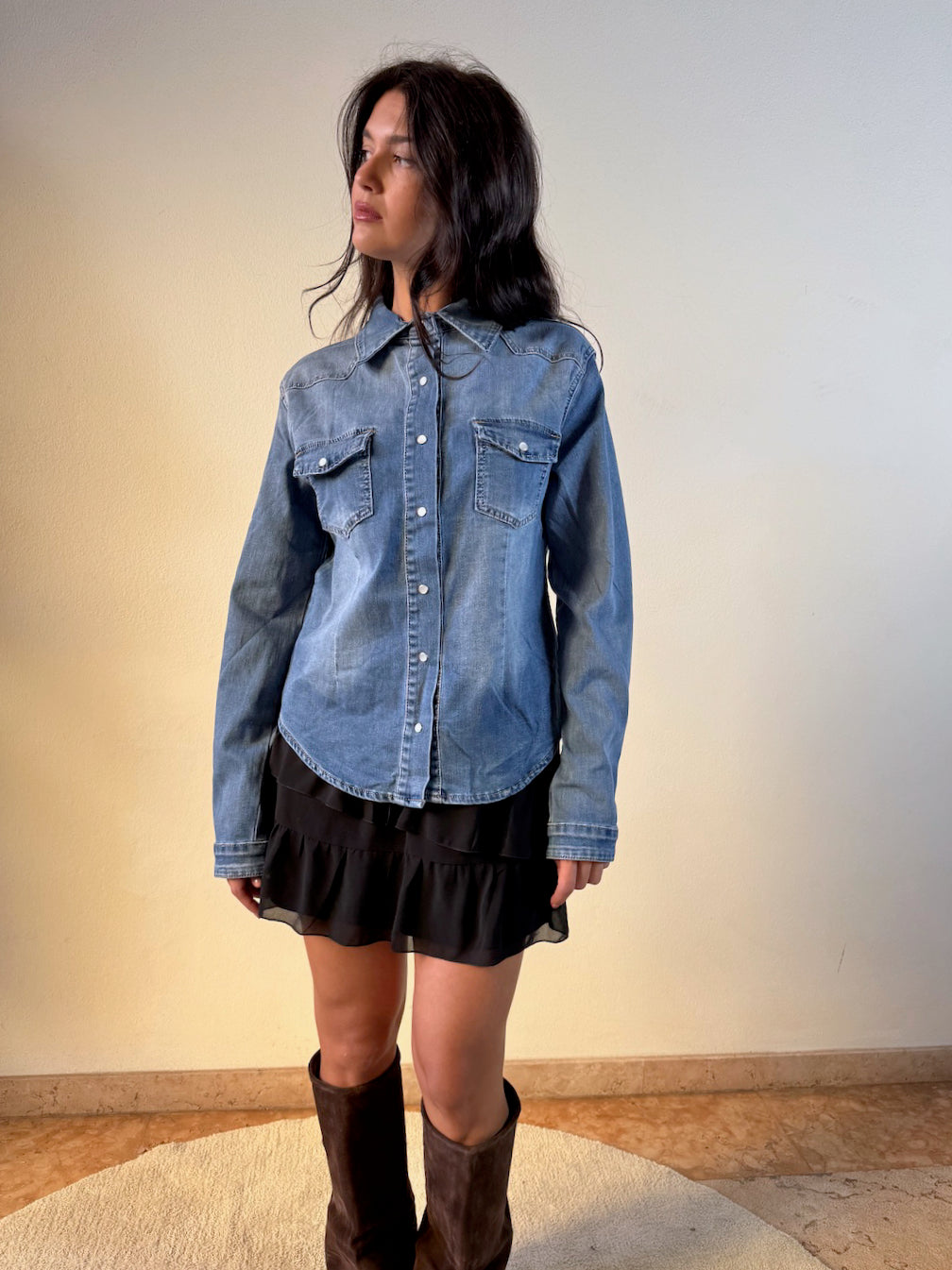 CAMICIA DI JEANS SFIANCATA