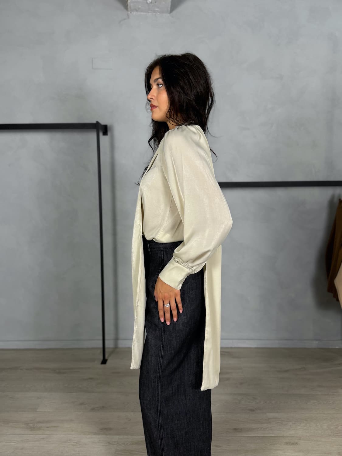 BLUSA SATIN CON SCIARPA