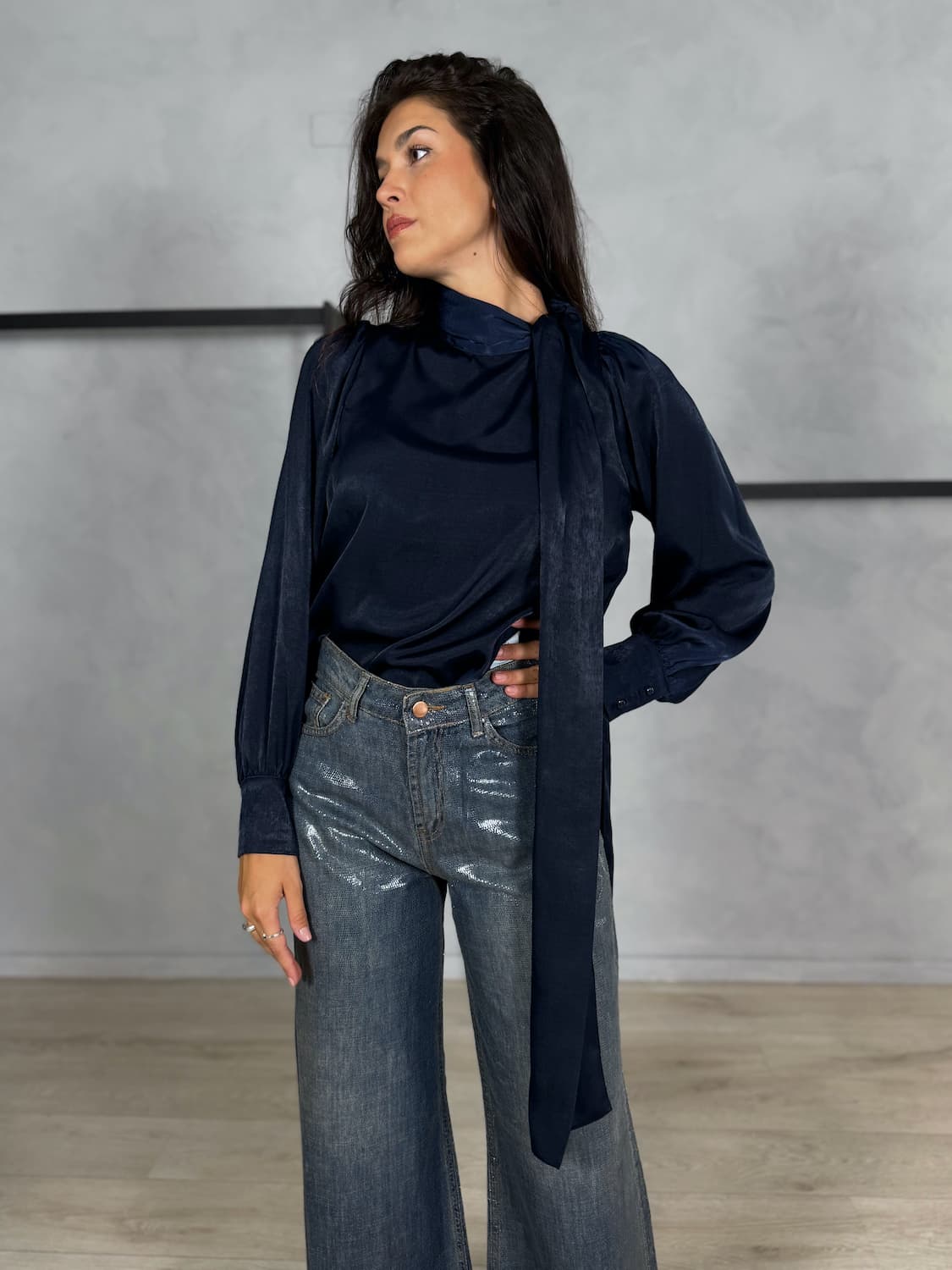 BLUSA SATIN CON SCIARPA