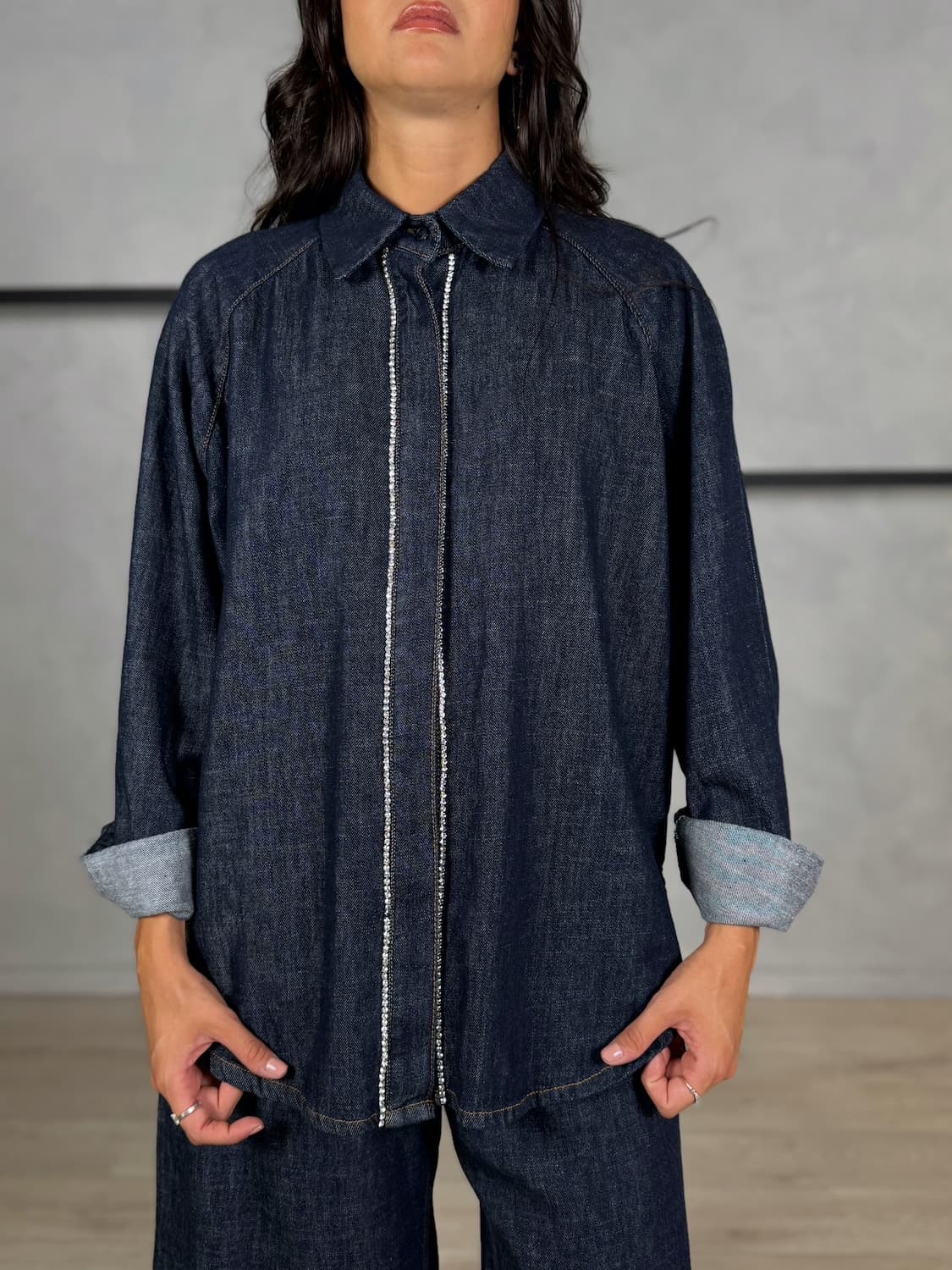 CAMICIA OVER CON DETTAGLIO STRASS
