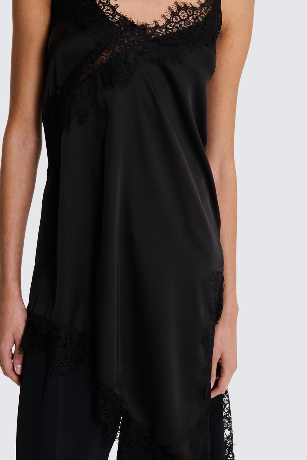 Abito Asimmetrico Con Pizzo